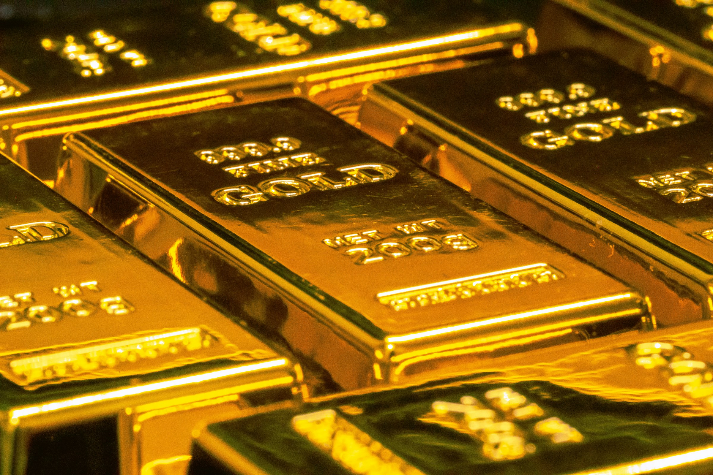 Gold ticks up on safe‑haven bids; markets eye US-Iran talks